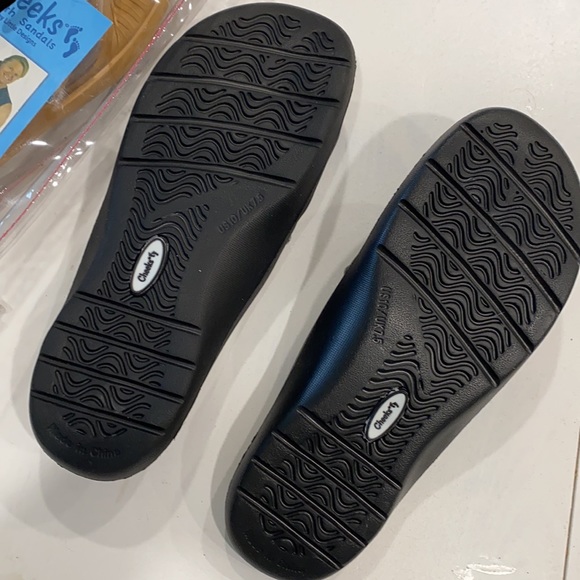 NEW never worn,size 10Bling Cheeks health sandals! - Picture 2 of 3